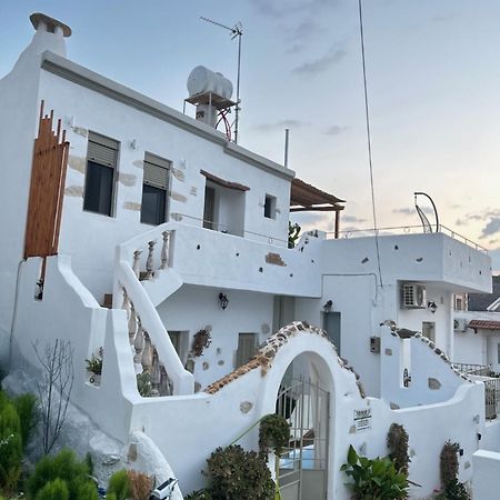 Sonia'S Luxury Apartment With Jacuzzi كاميلاريون المظهر الخارجي الصورة
