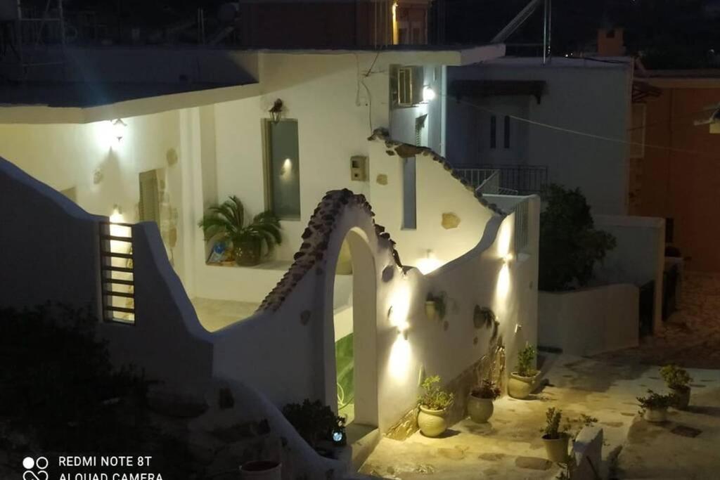 Sonia'S Luxury Apartment With Jacuzzi كاميلاريون المظهر الخارجي الصورة