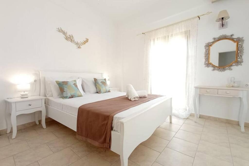 Sonia'S Luxury Apartment With Jacuzzi كاميلاريون المظهر الخارجي الصورة