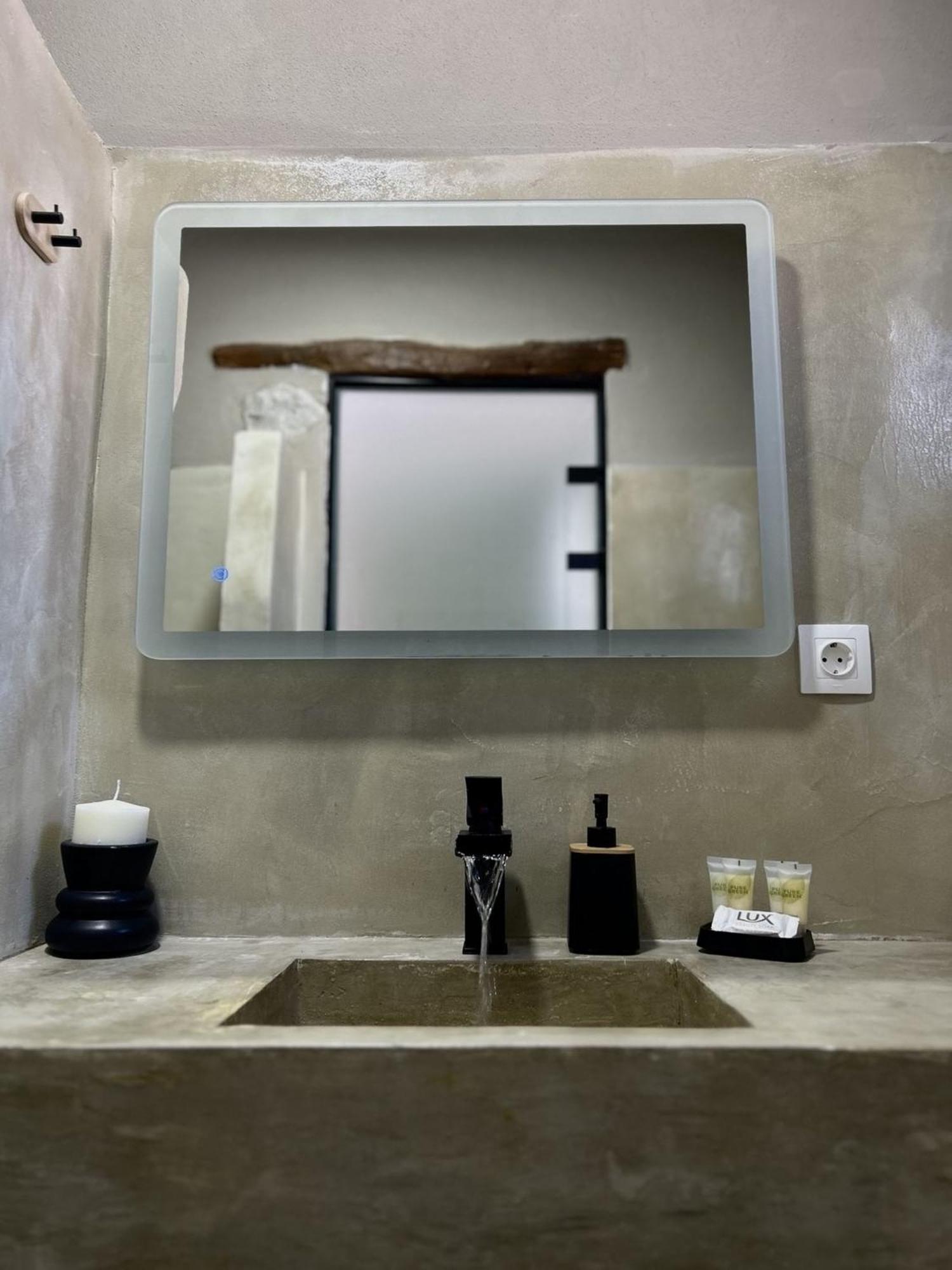 Sonia'S Luxury Apartment With Jacuzzi كاميلاريون المظهر الخارجي الصورة